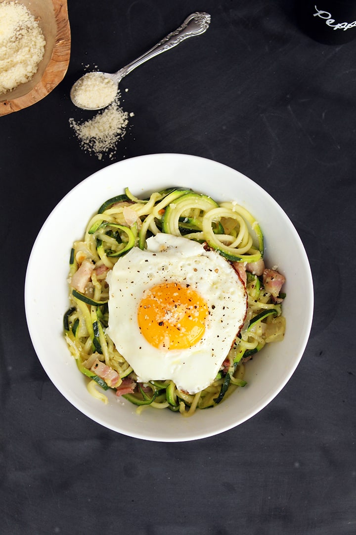 Healthy Zucchini Pasta Carbonara, see more at //homemaderecipes.com/healthy/11-vegetable-spiralizer-recipes