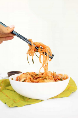 Easy Spicy Cold Noodles with Kimchi (Kimchi Bibim Guksu)