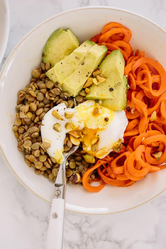  SPIRALIZED CARROT AND LENTIL BOWL WITH AVOCADO AND POACHED EGG