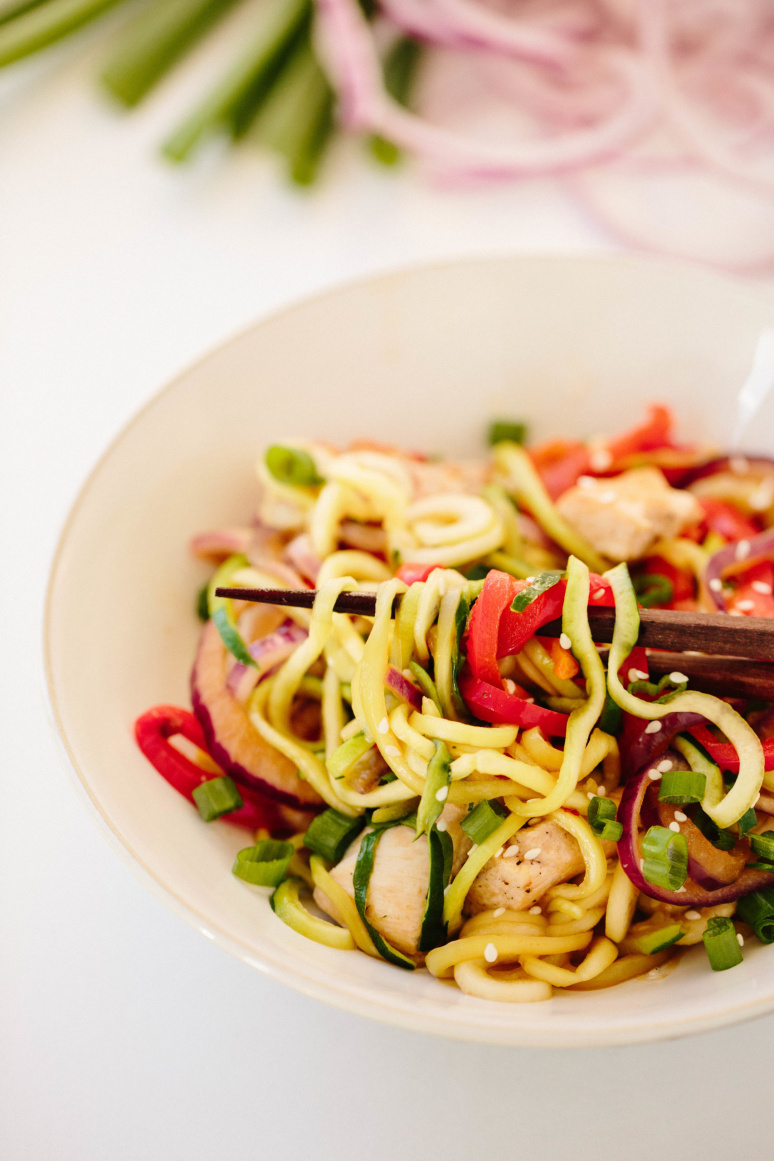 Spicy Sesame Ginger Chicken Stir Fry with Zucchini Noodles