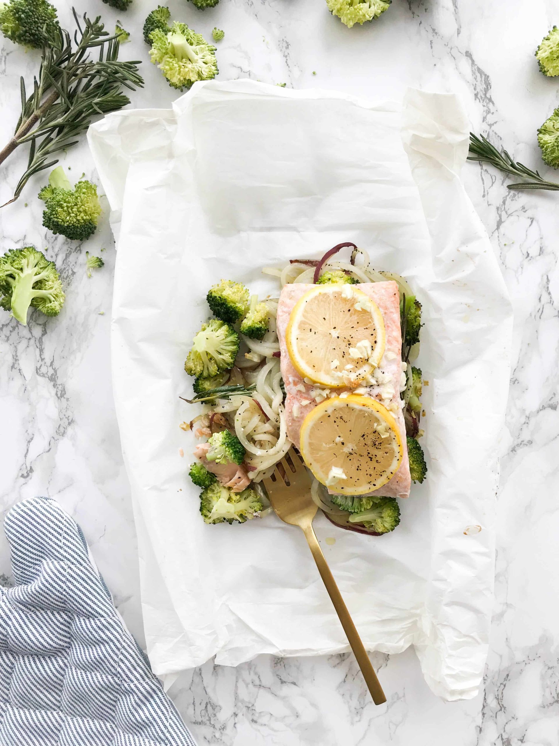 Garlic Rosemary Salmon and Broccoli Packets with Spiralized Potatoes