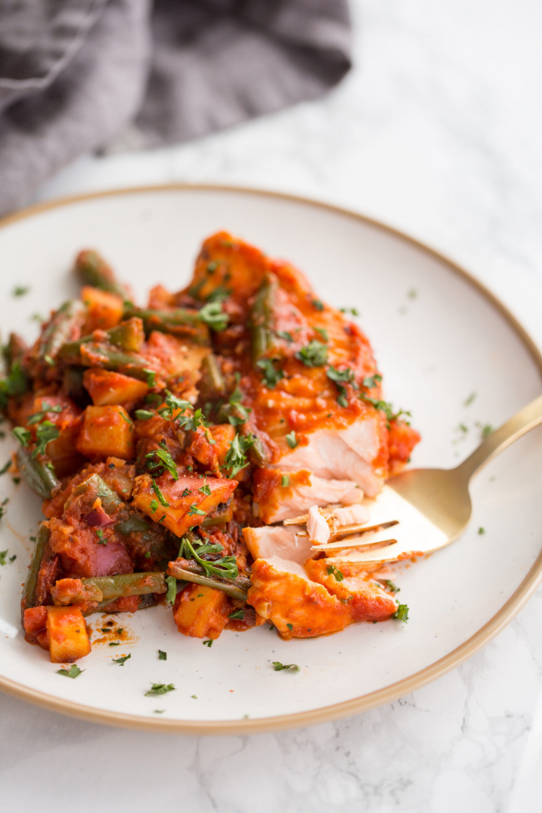 One Pot Salmon in Roasted Garlic Tomato Sauce with Green Beans and Potatoes