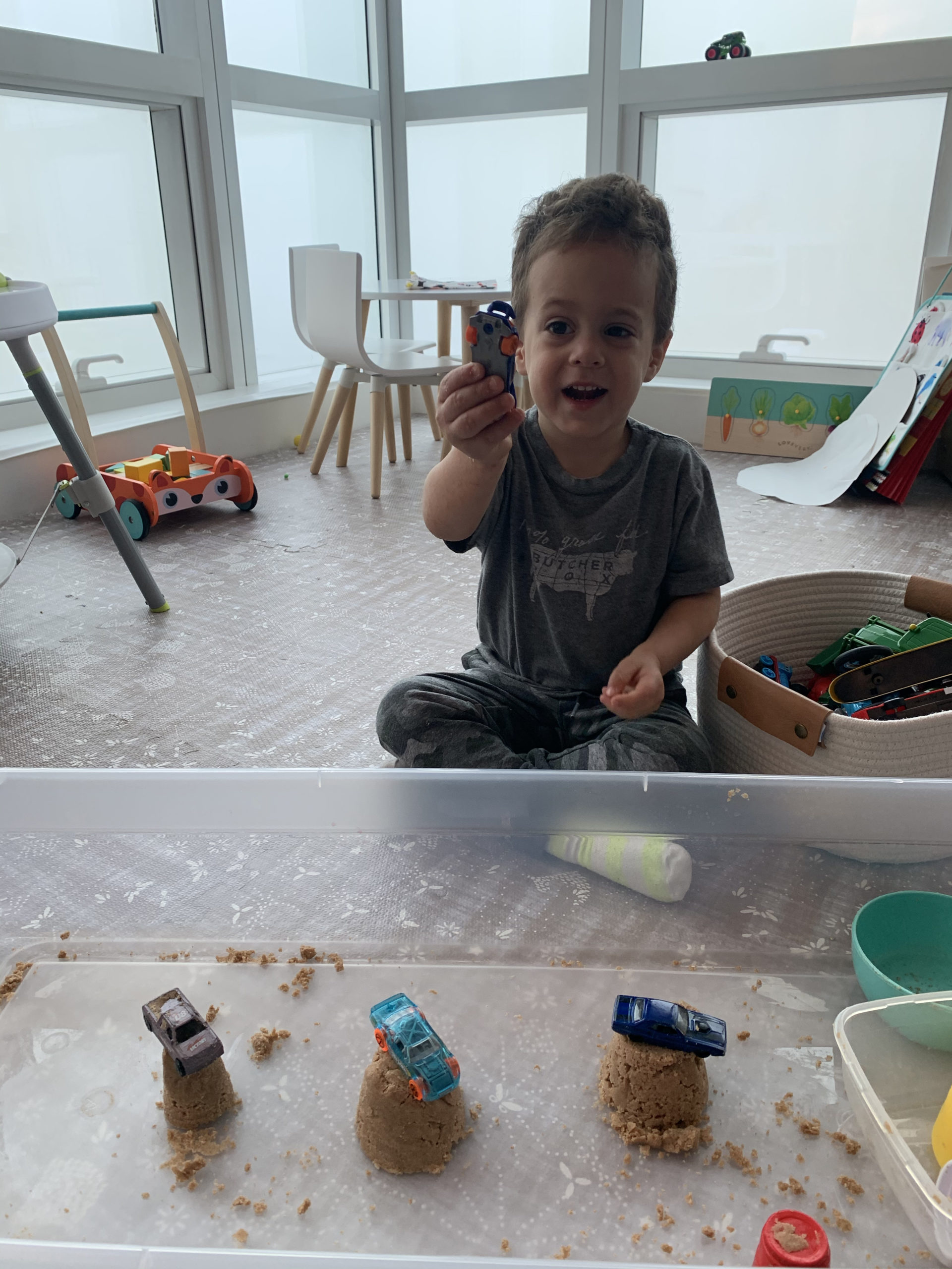 20 Easy Indoor Activities To Do With a Toddler